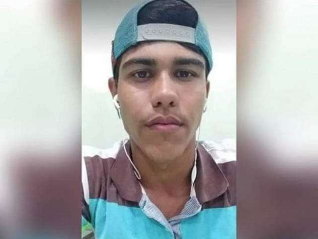 Jovem de 18 anos &eacute; assassinado a facadas durante festa de Carnaval
