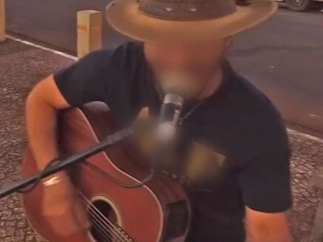 Foragido h&aacute; seis anos, cantor &eacute; preso em show no dia do anivers&aacute;rio 