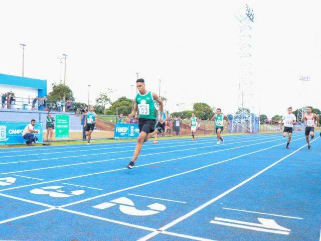 Pista de atletismo ser&aacute; equipada com dardos, discos, martelos e obst&aacute;culos