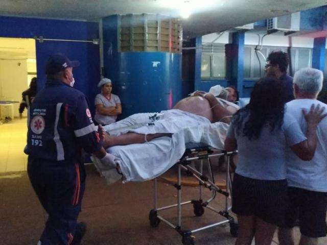 Homem &eacute; baleado com 3 tiros e vai de moto at&eacute; Upa