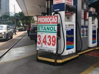 Mesmo com orientação para reduzir preço, posto de combustível mantém litro a R$ 3,43 (Foto: Danielle Errobidarte)