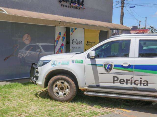 Ladr&otilde;es entram em sal&atilde;o de beleza no Rita Vieira e dona estima preju&iacute;zo de 8 mil