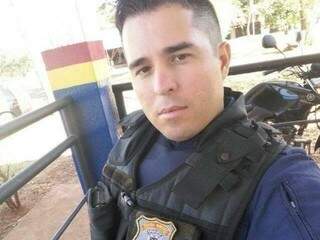O guarda municipal afastado, Valtenir Pereira da Silva, de 35 ano, tinha porte de arma funcional para revólver calibre 38 (Foto: Direto das Ruas)