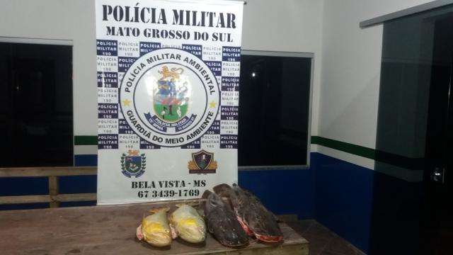 Pol&iacute;cia acaba com pescaria de a&ccedil;ougueiro e vigilante que ter&atilde;o de pagar R$ 8 mil