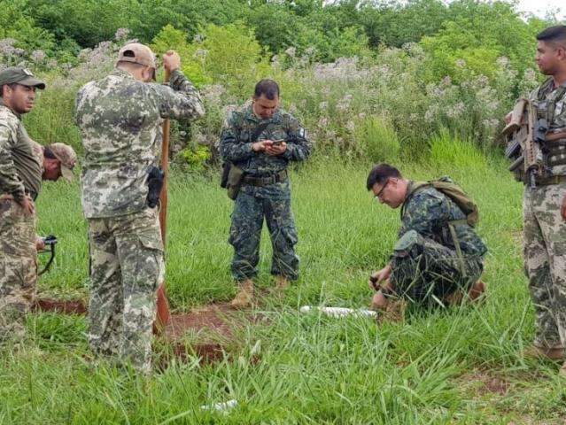 Pol&iacute;cia paraguaia detona 8&ordf; pista usada por narcotraficantes na fronteira 