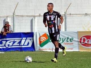 Zagueiro Elielton disputou Estadual passado com o Corumbaense (Foto: Reprodução)
