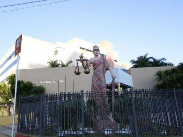 Juiz mant&eacute;m pris&atilde;o de homem que atirou duas vezes na ex-namorada  
