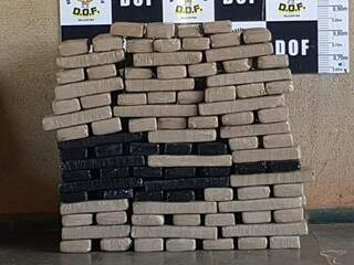 DOF recupera carro roubado e encontra 192 quilos de maconha em plantio de cana