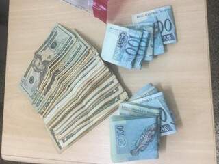 Dinheiro apreendido durante operação da PF em Sete Quedas (Foto/Divulgação:PF)