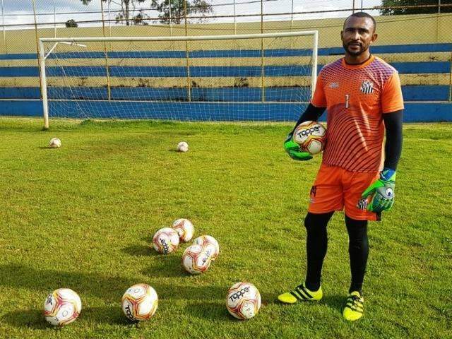 Oper&aacute;rio anuncia retorno de goleiro, de 42 anos, para sequ&ecirc;ncia do Estadual