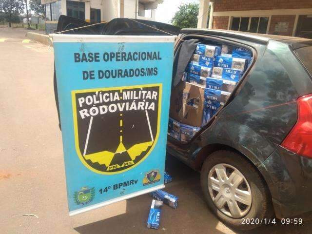 Em fuga, homem quase bate em viatura e &eacute; preso com 1,6 mil pacotes de cigarros