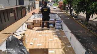 Pol&iacute;cia apreende na fronteira 2 cargas com mais de 1 tonelada de agrot&oacute;xicos