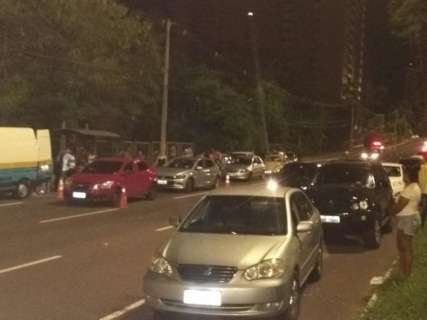 Blitz flagra 34 motoristas bêbados e prende cinco na Avenida Afonso Pena 