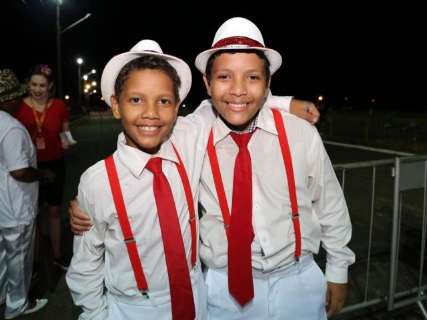 Em desfile, int&eacute;rpretes mirins se destacam e pedem que escola de samba continue