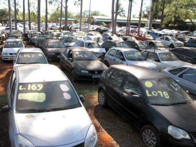 Detran-MS realiza leil&atilde;o com 235 ve&iacute;culos conservados na Capital