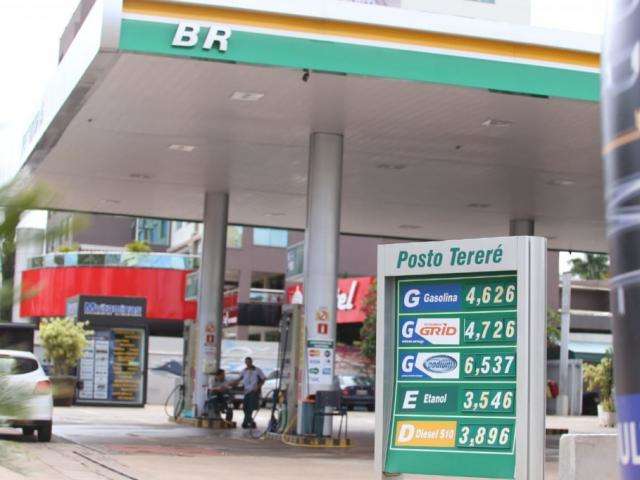 Gasolina chega a R$ 4,62; veja em quais postos ainda vale o pre&ccedil;o antigo