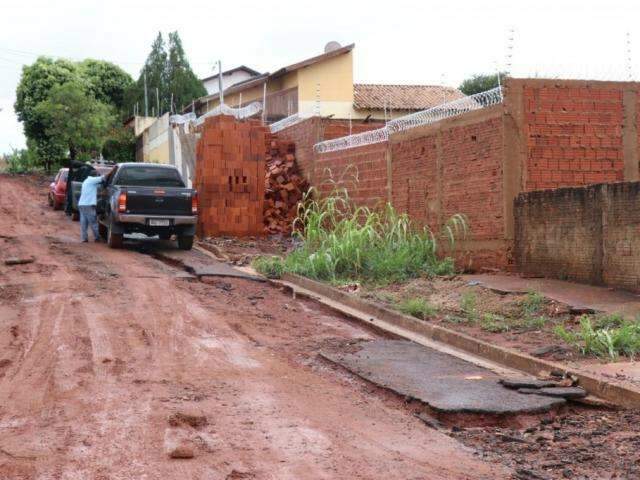 Obras em bairros onde enxurrada leva o asfalto v&atilde;o custar R$ 4,9 milh&otilde;es