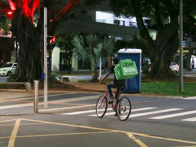 No guid&atilde;o da bike, jovens de 18 s&atilde;o &ldquo;ref&eacute;ns de aplicativo&rdquo; por R$ 800
