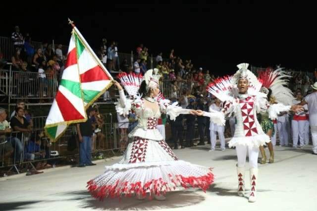 Escolas de samba v&atilde;o receber R$ 380 mil para desfile na Pra&ccedil;a do Papa