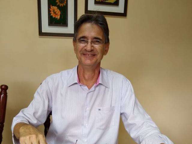 Pol&iacute;cia encontra trator usado na fuga de suspeito de atirar em ex-prefeito 
