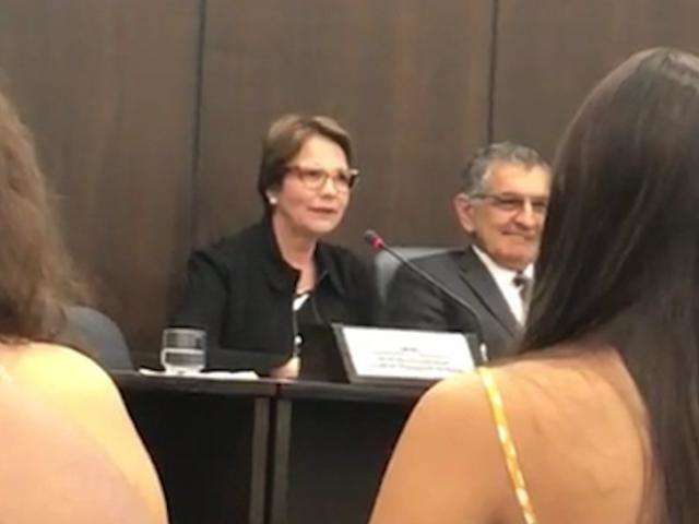 Ministra enfrenta saia justa como paraninfa na USP