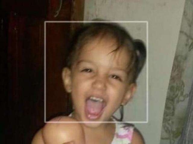 &quot;Estava cheio de crian&ccedil;as&quot;, diz m&atilde;e de menina que morreu em parquinho