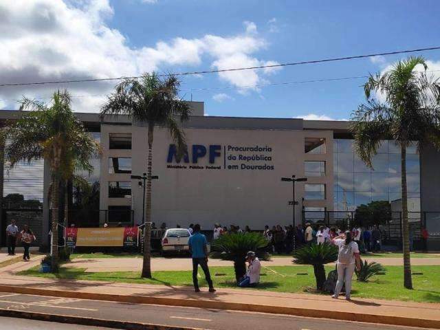 Em protesto, sem-terra cobram apoio para retomada de desapropria&ccedil;&otilde;es
