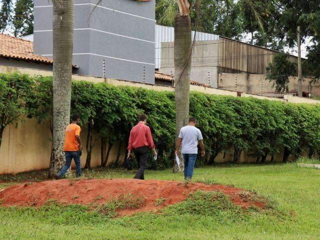 Pol&iacute;cia recolheu vest&iacute;gios de droga e imagens em motel onde mulher surtou