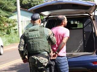 Homem que atropelou desafeto foi preso pelo Bope na tarde deste domingo. (Foto: Paulo Francis)