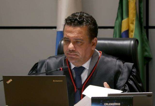 Prefeitura ter&aacute; de pagar R$ 30 mil a aluno violentado em banheiro de escola