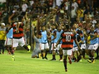 Camisa 10 Salomão comemora gol sobre time do Maranhão (Foto: Franz Mendes)