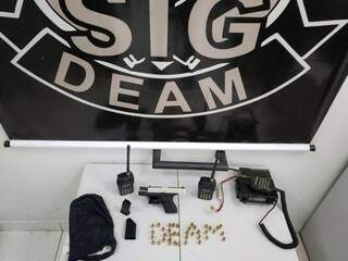 Investigado por violência doméstica, homem de 72 anos é flagrado com pistola Investigado por violência doméstica, homem de 72 anos é flagrado com pistola