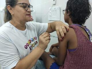 Vacina de sarampo é oferecida em 71 postos de saúde neste sábado. (Foto: Tainá Jara)