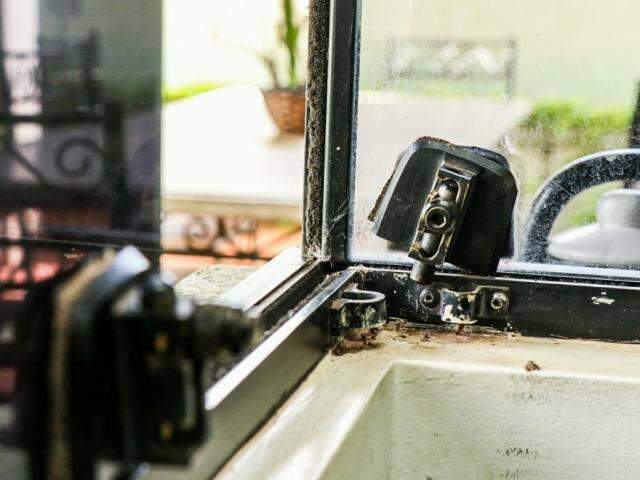 Silencioso, ladr&atilde;o arromba casa e foge com carro enquanto fam&iacute;lia dorme