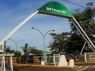 Labcen confirma coliformes em &aacute;gua de restaurante e bebedouros do Detran-MS