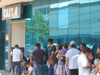 Juros do cheque especial ca&iacute;ram, mas cliente mal conhece taxas de banco