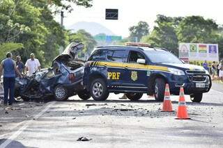 Motorista morre e 3 passageiros de &ocirc;nibus ficam feridos em acidente na BR-262 