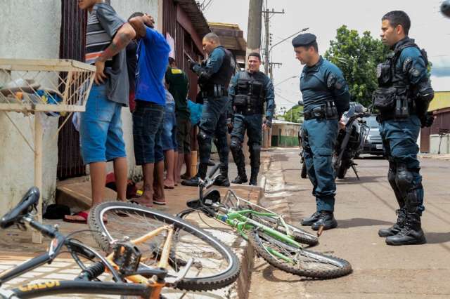 PM suspende cursos e at&eacute; na rua trocar&aacute; aperto de m&atilde;o por contin&ecirc;ncia