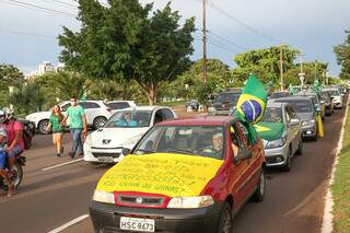 Com m&aacute;scara verde-amarela, manifestantes v&atilde;o para Afonso Pena apoiar Bolsonaro