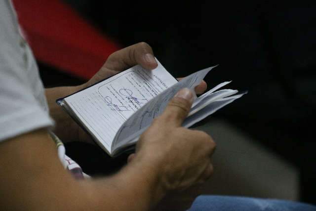 Segunda-feira come&ccedil;a com vagas para a&ccedil;ougueiro, alinhador de dire&ccedil;&atilde;o e capataz 