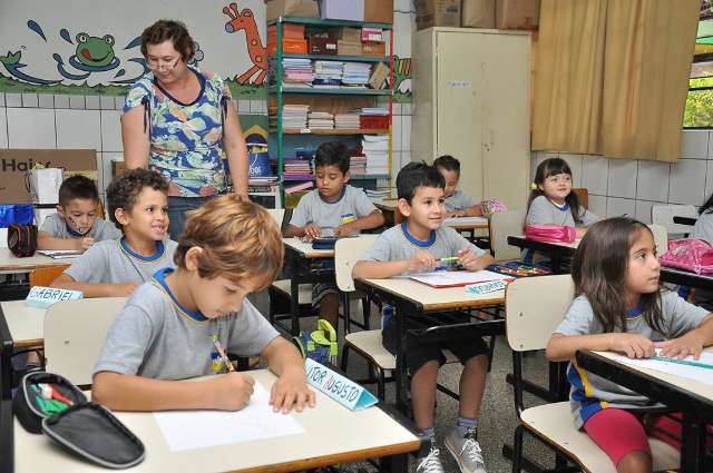 Dourados suspende aulas em 75 unidades e deixa 28 mil alunos em casa