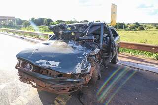 Depois de passar noite no hospital, homem dorme ao volante e bate em caminh&atilde;o