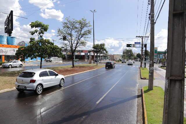 Chuva volta r&aacute;pida e mal espanta o calor em Campo Grande 