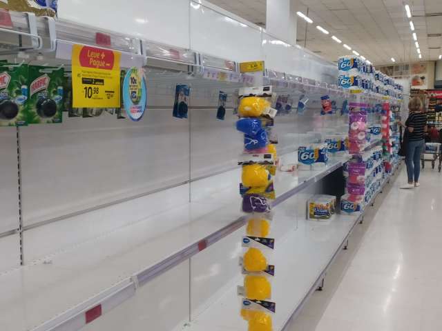 Al&eacute;m do &aacute;lcool, vazio no supermercado come&ccedil;a pela prateleira de papel higi&ecirc;nico