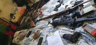 Armas apreendidas em operação da Polícia Federal nesta quarta-feira. (Foto: Divulgação/PF)