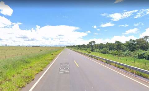 Homens s&atilde;o presos ap&oacute;s furtar motor de carreta queimada na MS-040 