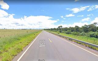 Homens s&atilde;o presos ap&oacute;s furtar motor de carreta queimada na MS-040 