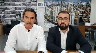 O prefeito Marquinhos Trad, ao lado de procurador jurídico, anuncia medidas contra o coronavírus. (Foto: Reprodução vídeo)