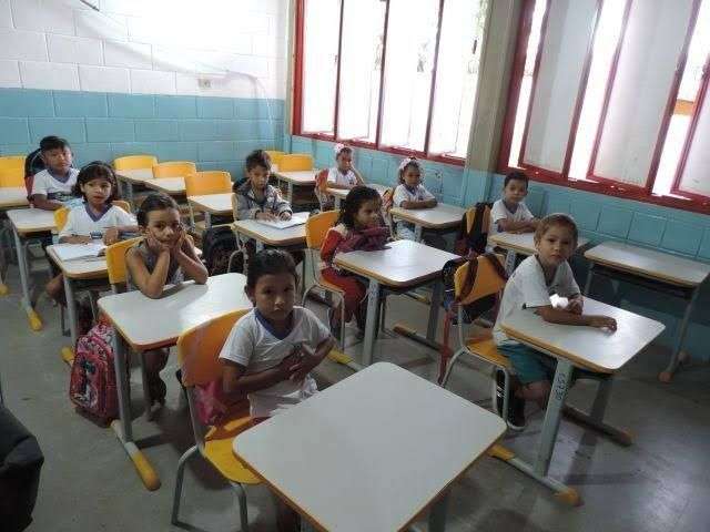 Na suspens&atilde;o de aulas, prefeitura corta sal&aacute;rios de professores 