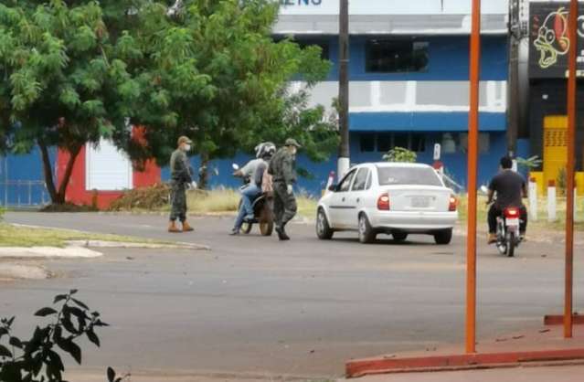 Ex&eacute;rcito paraguaio fecha acessos a Pedro Juan, mas libera trabalhadores